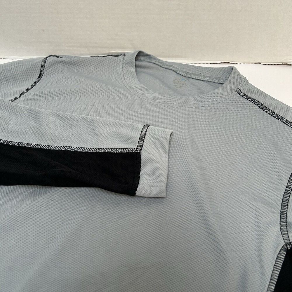 Alo‎ Yoga Gray Long Sleeved Shirt Mesh 100% Polyester Logo Black Panels Sz Small